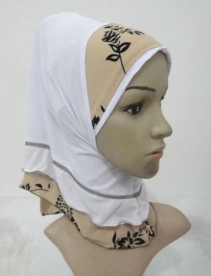 small-girl-black-flower-print-hijab